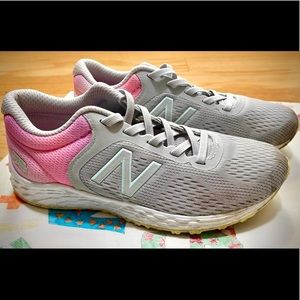 EUC Girls New Balance Fresh Foam Sneakers /size 2Y